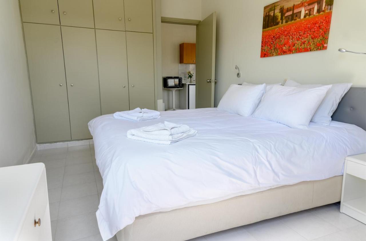 Ivory Hotel Theológos 外观 照片