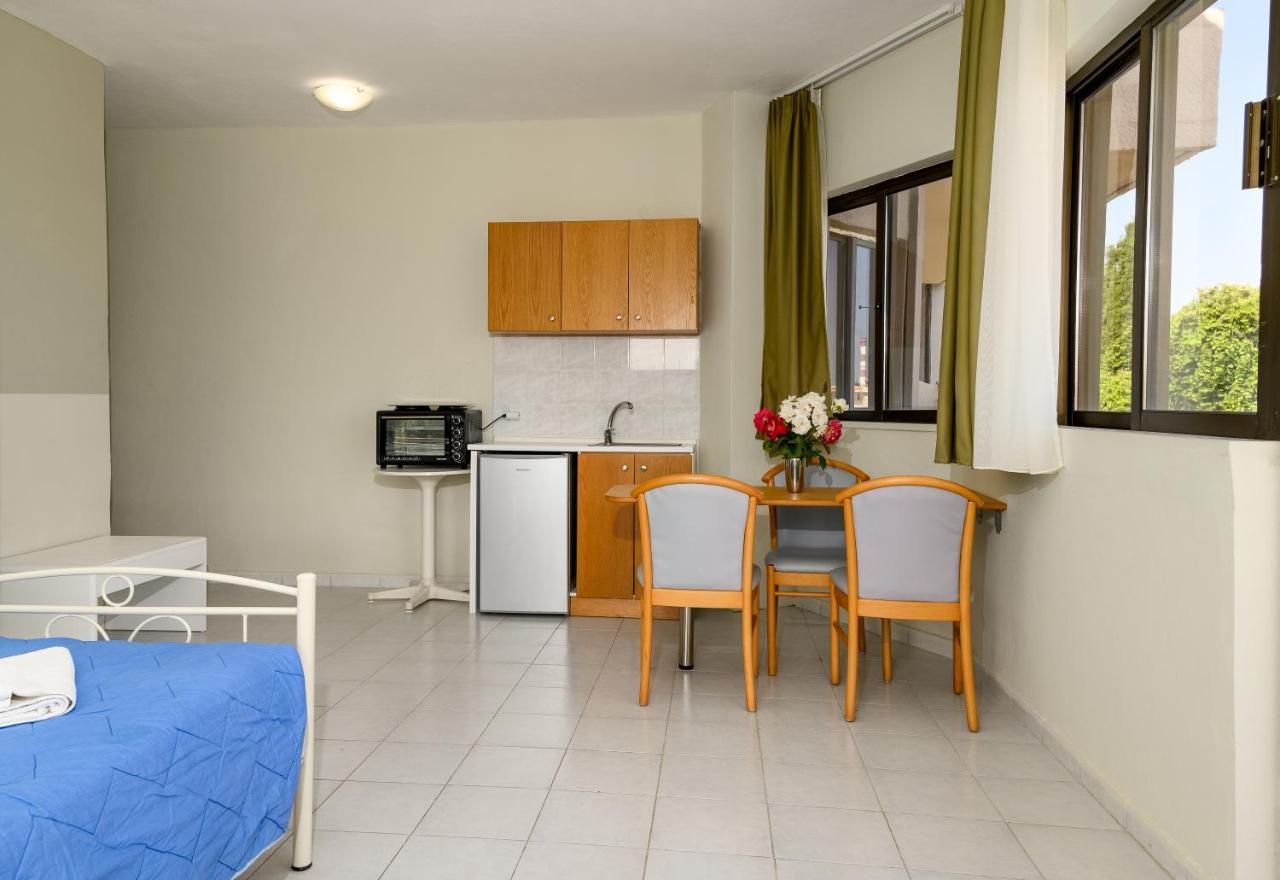 Ivory Hotel Theológos 外观 照片