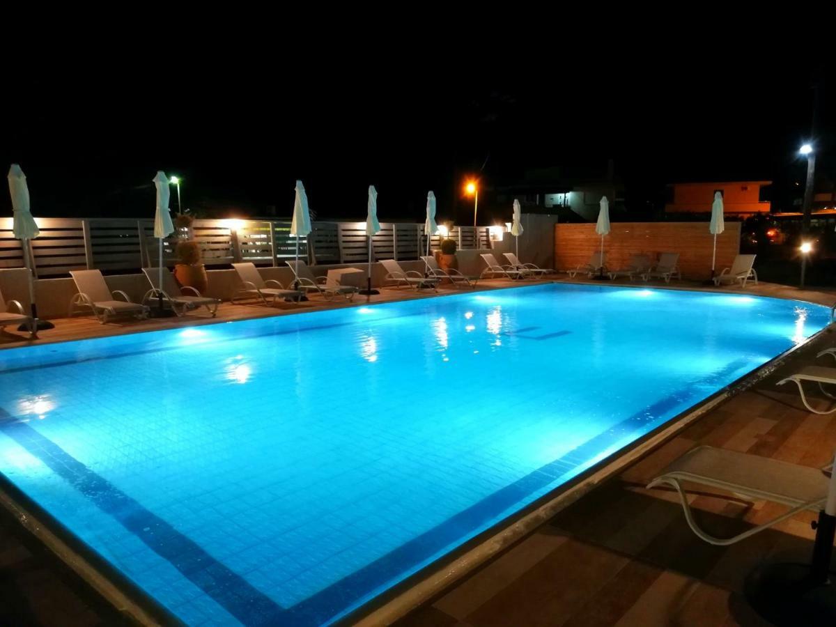Ivory Hotel Theológos 外观 照片